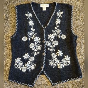 Casual Corner Vintage V-Neck Grey Button-Front Embroidered Floral Lambswool Vest